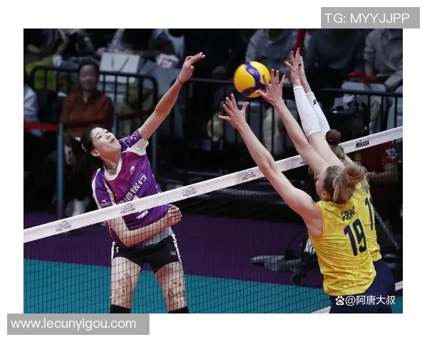 朱婷与李盈莹在比赛中的表现差异显著展现出两者之间的实力鸿沟 朱婷与李盈莹在比赛中的表现差异显著展现出两者之间的实力鸿沟